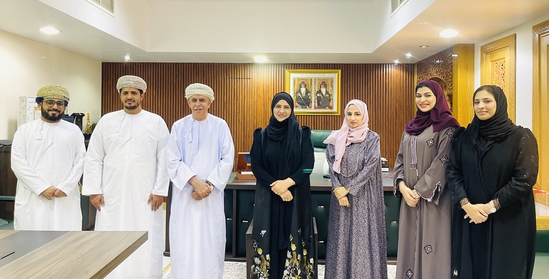المديرة العامة للتربية والتعليم بمحافظة ظفار تستقبل أعضاء اللجنة العمانية لحقوق الإنسان، وممثل ...
