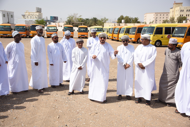 المديرية العامة للتربية والتعليم بمحافظة جنوب الشرقية تُعاين حافلات النقل المدرسي الجديدة استعداداً ...
