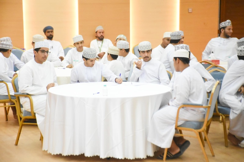 طلبة الصفين ١٠ و١١ بتعليمية جنوب الشرقية يشاركون في حلقة عمل حول أساسيات ريادة الأعمال للناشئة