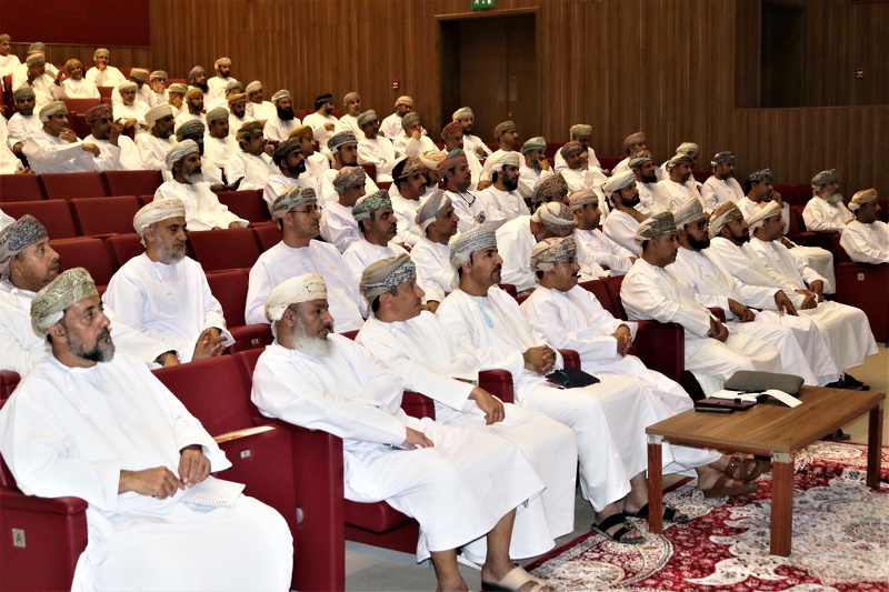 لقاء تعريفي حول نظام تقويم أداء المدارس بتعليمية محافظة الداخلية