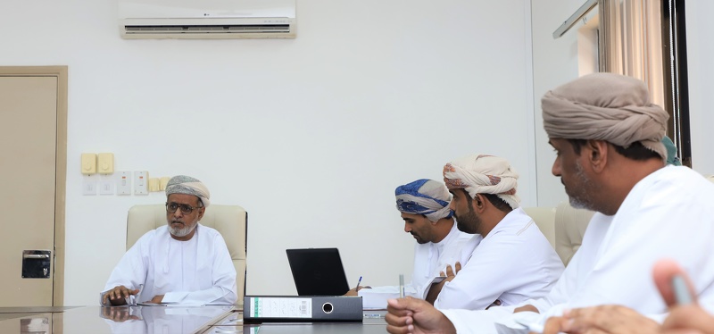 تعليمية ظفار تناقش تفاصيل البرنامج الصيفي لطلبة المدارس
