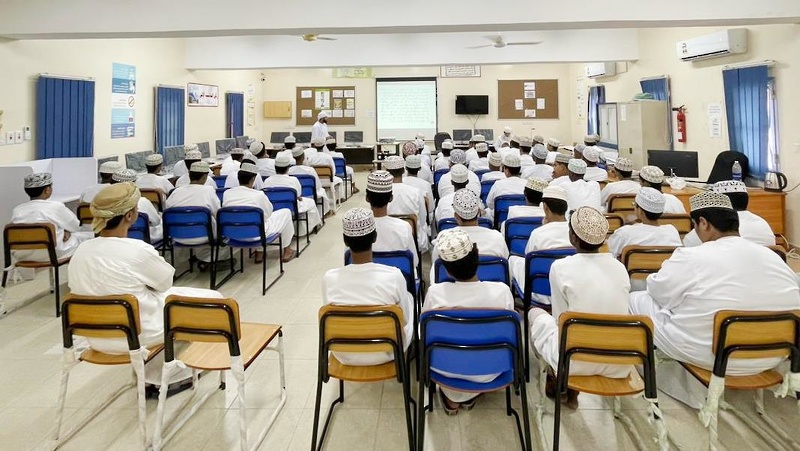 المديرية العامة لتطوير المناهج تختتم زياراتها التثقيفية لتعليمية ظفار