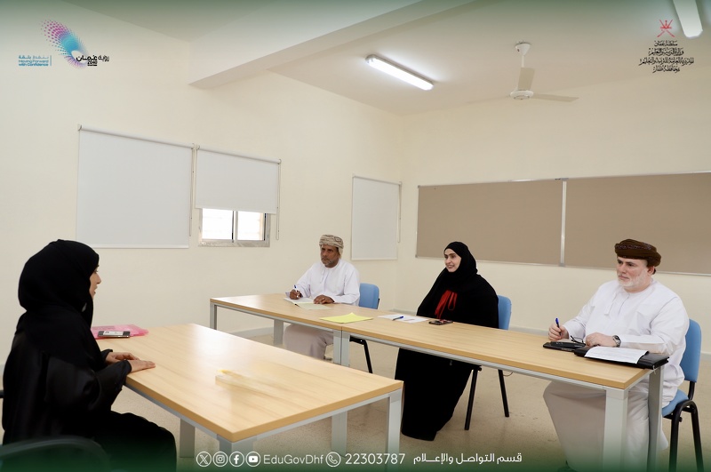 استكمال إجراءات تعيين 1161 معلّمًا ومعلمة بتعليمية ظفار للعام الدراسي 2025/ 2026م
