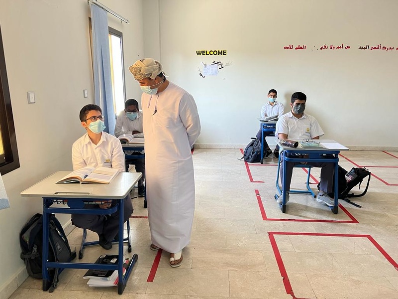وفد من المديرية العامة للمدارس الخاصة يزور تعليمية البريمي