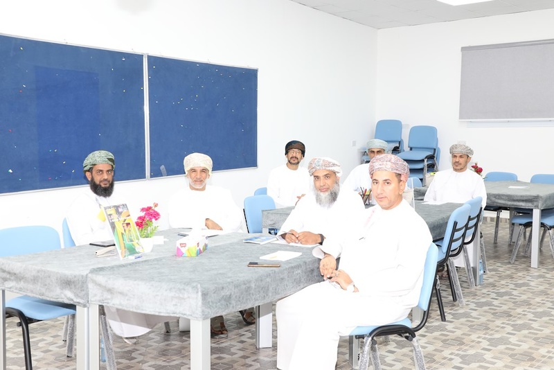 برامج تدريبية لأخصائي الأنشطة المدرسية بمدارس تعليمية الداخلية