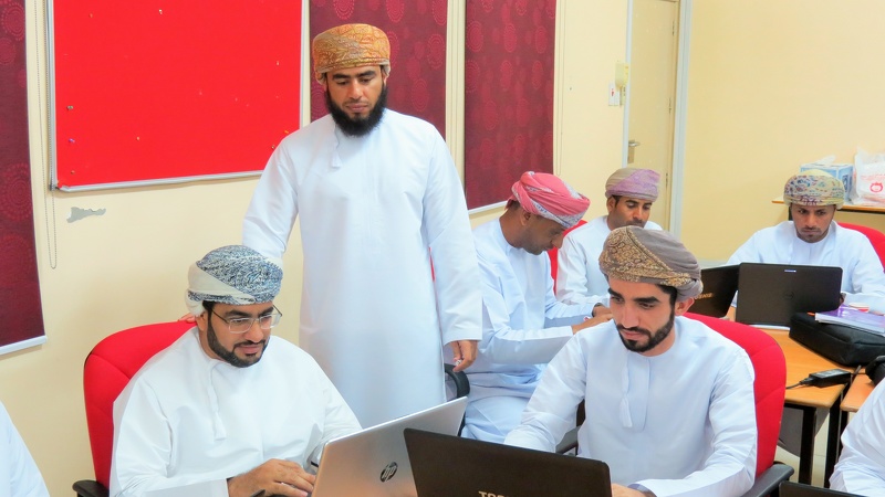 ختام فعاليات برنامج إنتــل للتعليم (دورة الأساسيات) بتعليمية الظاهرة