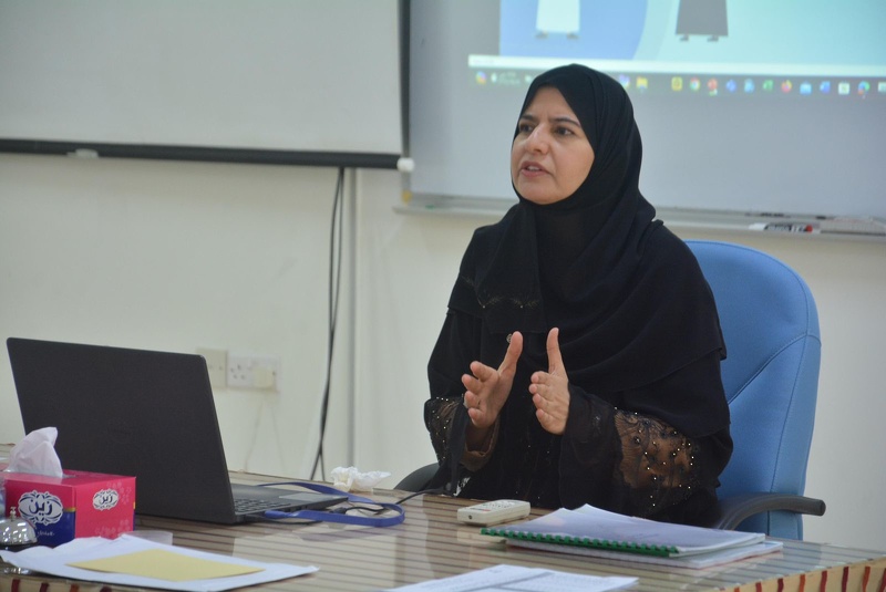 تنظيم برنامج تدريبي حول إدارة المخاطر والحالات الطارئة لمديري المدارس ومساعديهم بتعليمية محافظة ...
